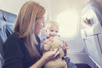 Voyager avec un jeune enfant